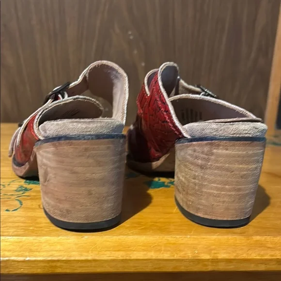 Freebird caprice size 8 Red Croc-Embossed Buckle Sandals - Picture 4 of 6